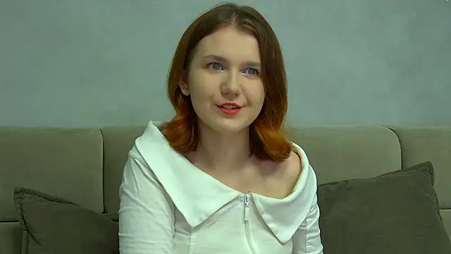 LessySmith online show from April 18, 4:42 pm