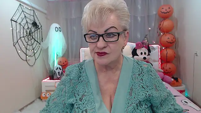 Snapshot of KayleSmoll chatting on October 11, 6:32 pm KayleSmoll online show from October 11, 6:32 pm