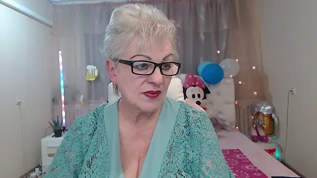 Snapshot of KayleSmoll chatting on October 2, 6:46 pm KayleSmoll online show from October 2, 6:46 pm