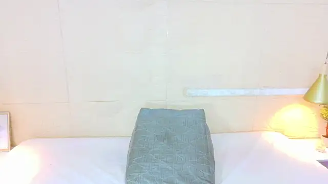 Shamiraa moore online show from April 11, 6:00 pm