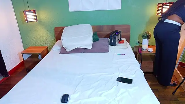 Shamiraa moore online show from November 21, 8:22 pm