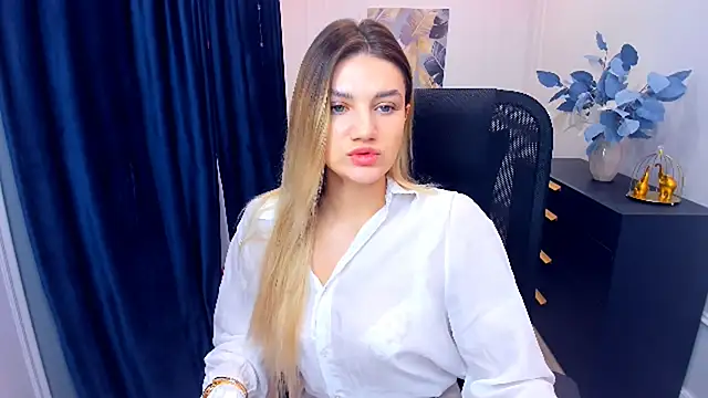 SelenaeMoore online show from November 11, 3:35 am