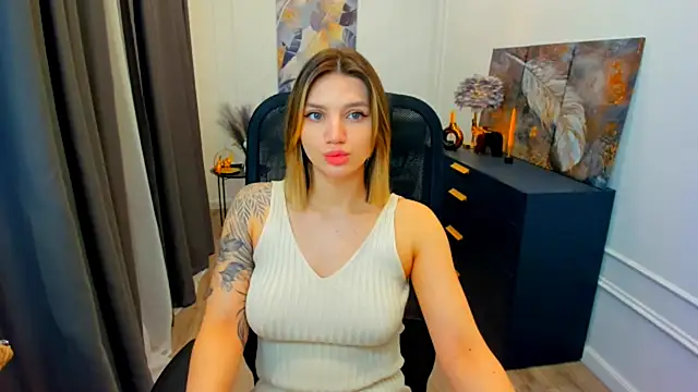 SelenaeMoore online show from April 15, 3:40 am