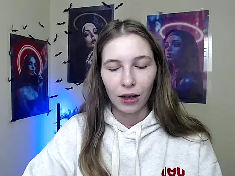 StrangerGi online show from February 15, 7:00 am