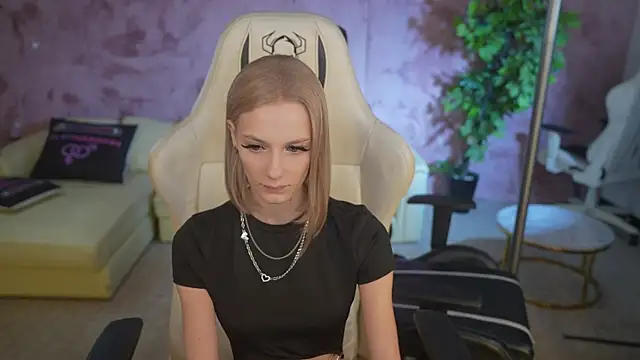 Lucy And Elza Fantasy online show from November 5, 7:41 pm