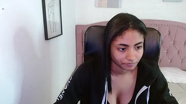 shaneelle online show from October 23, 3:23 am