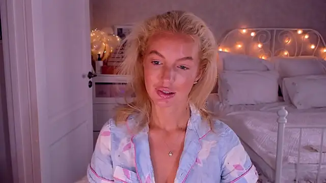 aestetick online show from December 14, 6:52 am