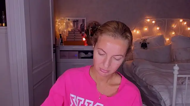 aestetick online show from October 6, 4:12 pm