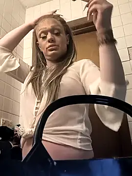 ImCarolinaCutiexxx online show from November 19, 9:48 pm