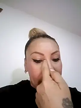 coral smitth online show from October 19, 8:33 pm