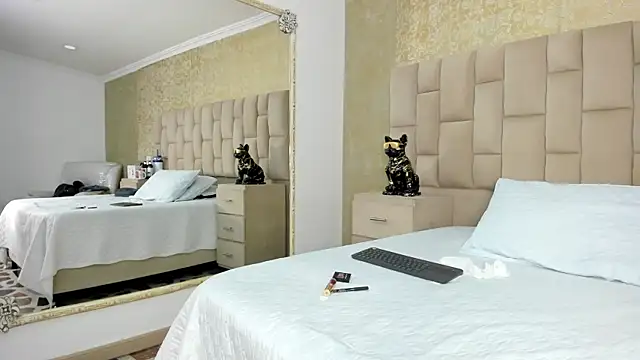 EmmaTorres  online show from November 4, 8:14 pm