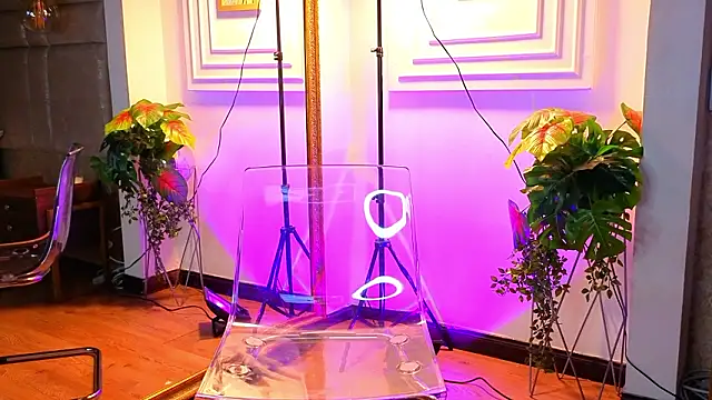 AlessiaLondon online show from March 16, 11:25 am