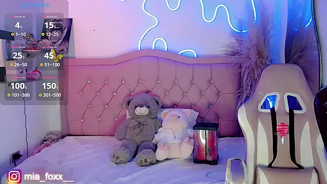 Snapshot of Mia_foxx_ chatting on September 16, 10:40 pm Mia foxx online show from September 16, 10:40 pm