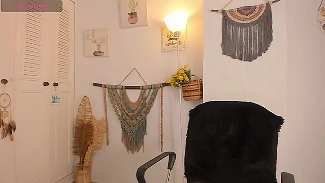 anaruiz  online show from April 14, 7:36 pm