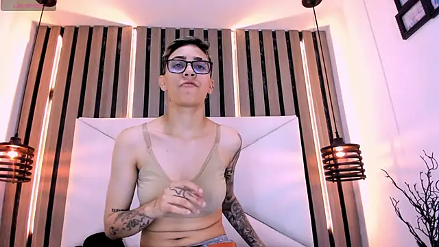 Cutie Shy  online show from February 16, 3:45 pm