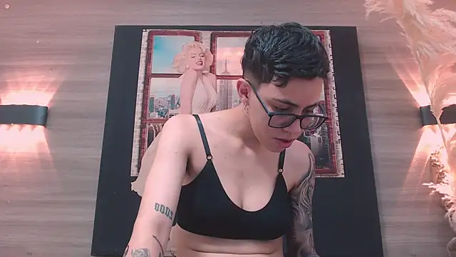 Cutie Shy  online show from December 16, 6:47 pm