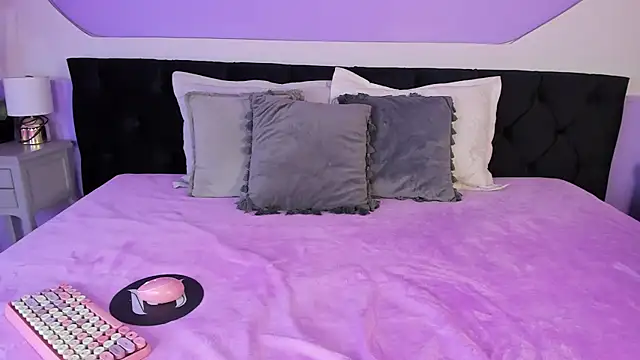 Julieta Cortes   online show from September 13, 12:13 pm