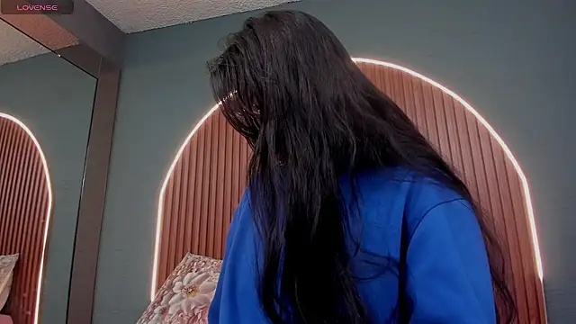 NayeCloud online show from November 20, 3:40 am