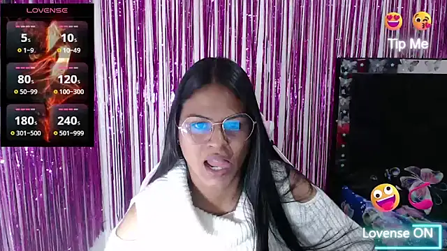 SweetAlmaa online show from April 7, 1:18 am