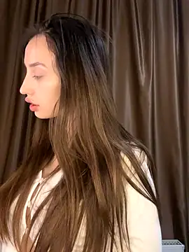 Polli Kiss online show from September 13, 8:50 pm