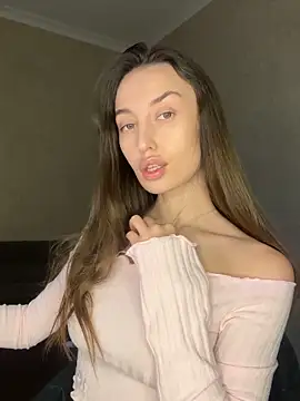 Polli Kiss online show from December 15, 2:00 pm