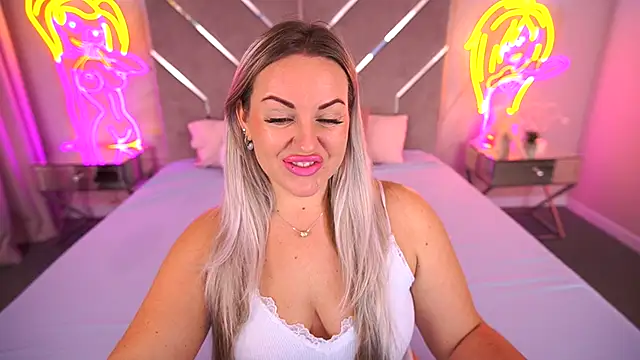 KiraCandyS online show from November 10, 10:05 pm