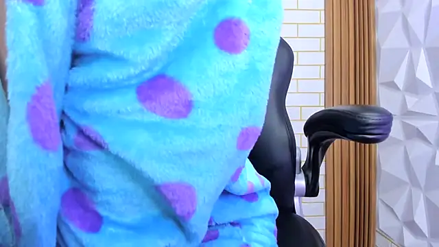 meribeth303av online show from November 25, 7:04 pm