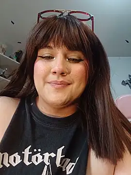 ItsNaiixa online show from June 14, 1:47 am