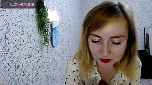 Athena Richards online show from October 13, 8:11 pm