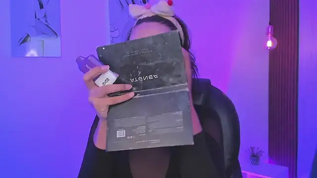 miah connor online show from November 18, 7:37 pm