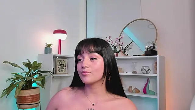 nahiapaws online show from July 18, 1:09 am