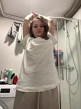 PamelaXX  online show from April 2, 5:05 am