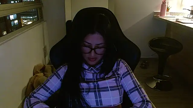 Charlotte cute18 online show from December 5, 1:16 am