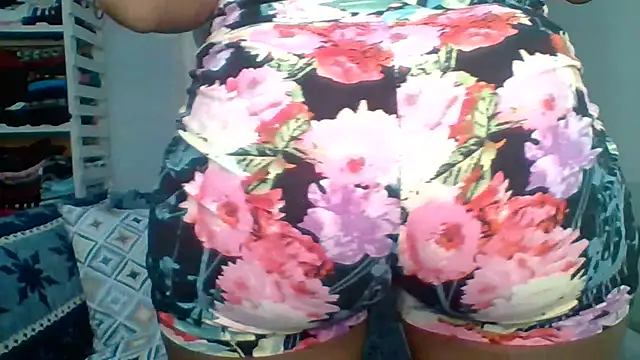 Petite 254 online show from April 4, 11:47 pm