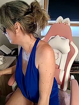 Rose Libertine online show from May 7, 7:01 am