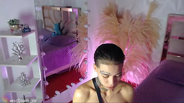 Jonesliam23 online show from February 7, 7:29 pm