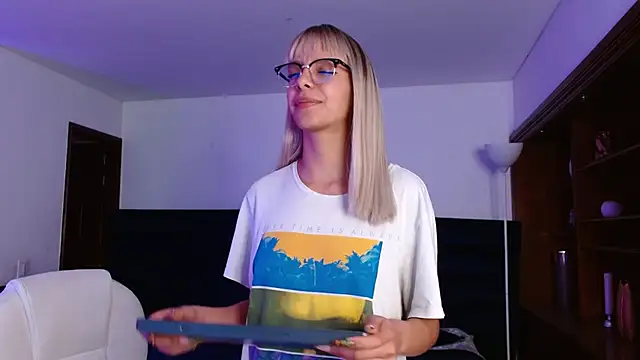 peyton golden1 online show from February 3, 6:22 am