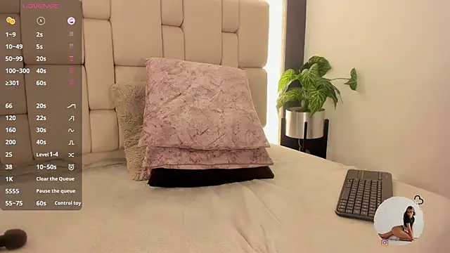 Caro martinezz online show from September 11, 1:55 pm