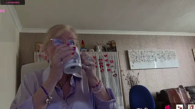 TopazCamgirl online show from April 17, 3:03 pm