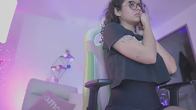 megan ssmith  online show from November 14, 1:05 am