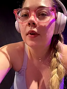 Snapshot of brooklynivy chatting on October 11, 8:41 am brooklynivy online show from October 11, 8:41 am