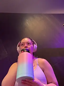 Snapshot of brooklynivy chatting on October 3, 11:26 am brooklynivy online show from October 3, 11:26 am