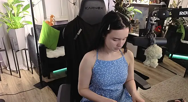 KiraLiLime online show from April 10, 6:25 pm