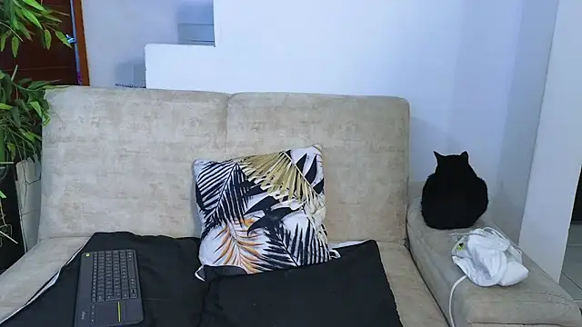 Lorenne Miller online show from April 17, 3:08 am