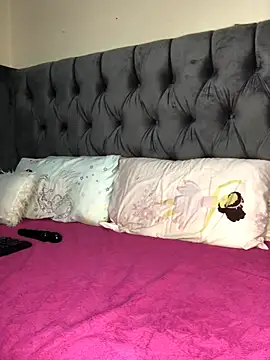 Anaelle24 online show from April 11, 6:30 am