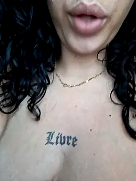 Snapshot of Sweet-diamondxxx chatting on October 6, 3:18 pm Sweet-diamondxxx online show from October 6, 3:18 pm