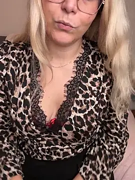 EmyLana online show from February 9, 9:55 am