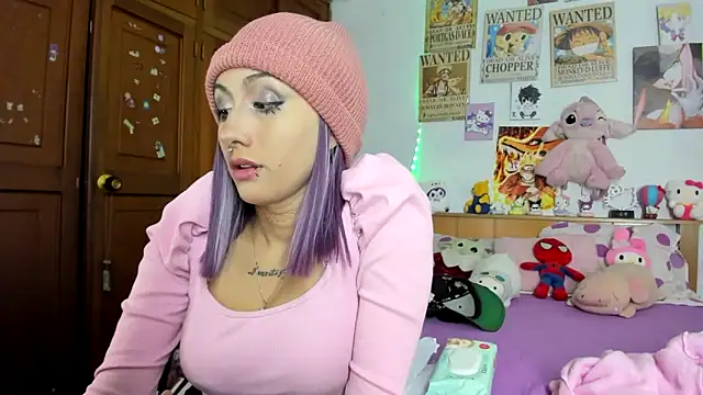 Snapshot of LunaDeCristall chatting on October 17, 10:29 am LunaDeCristall online show from October 17, 10:29 am