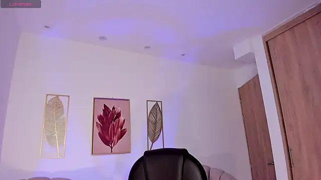 amelie jhons online show from April 16, 11:29 pm