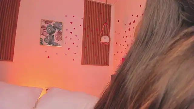 TiffanyWright online show from April 14, 2:06 pm